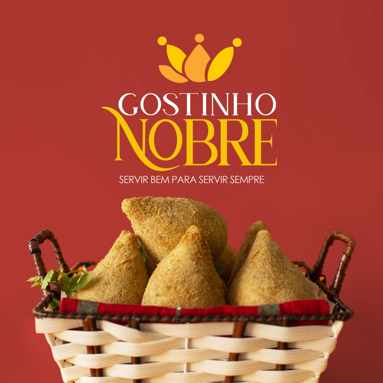 Logo da Fábrica de Salgados Gostinho Nobre com um cesto de coxinhas fritas